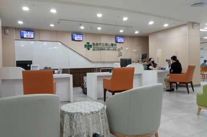 高雄市立岡山醫院(委託秀傳醫療社團法人經營) 照片