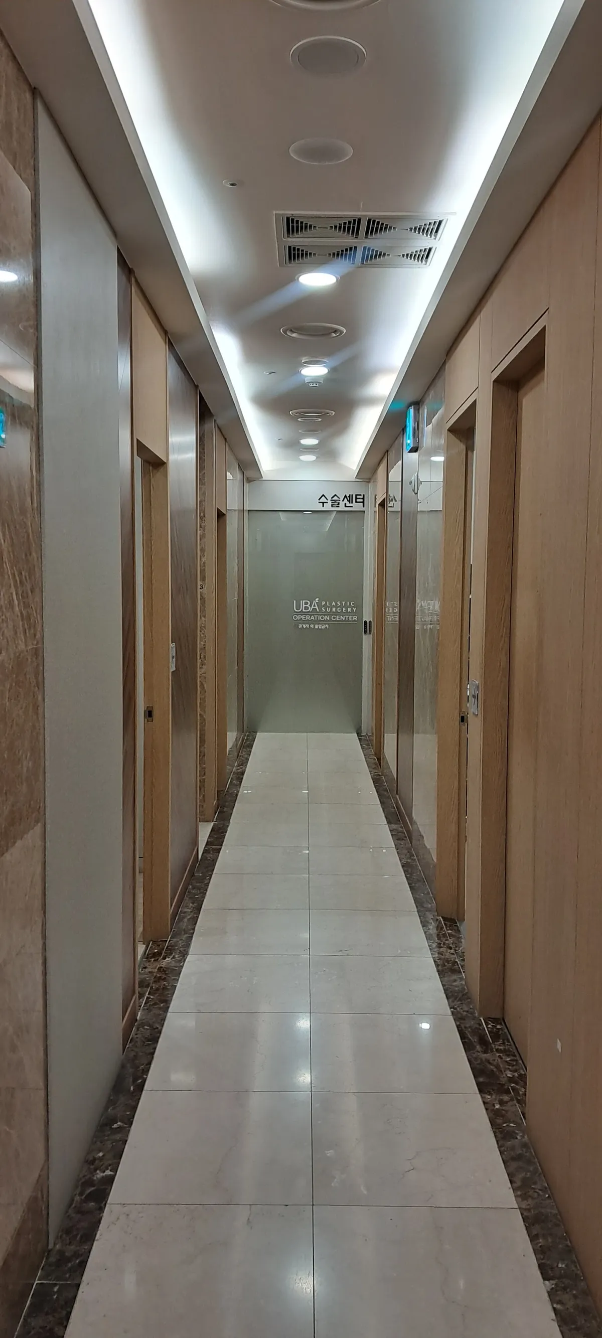 UBA Plastic Surgery 照片 1