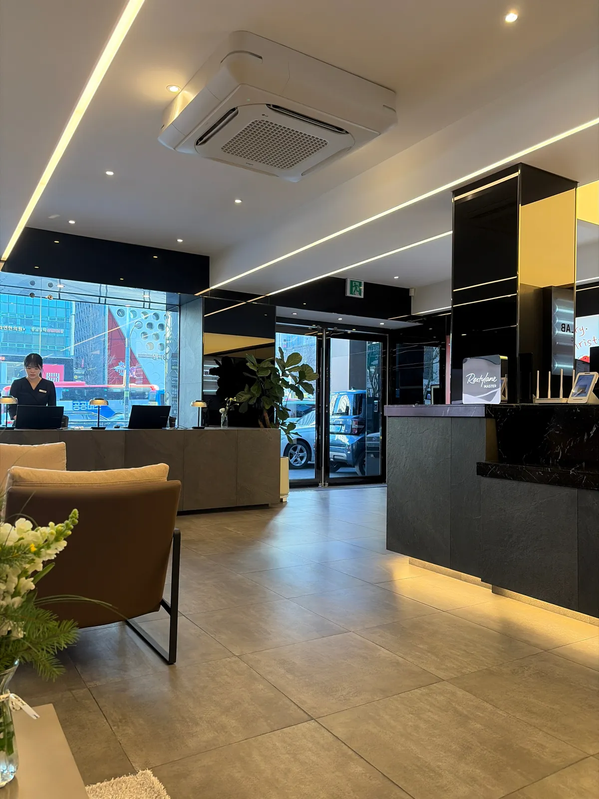Page Lab Plastic Surgery - Sinnonhyeon Branch 照片 2