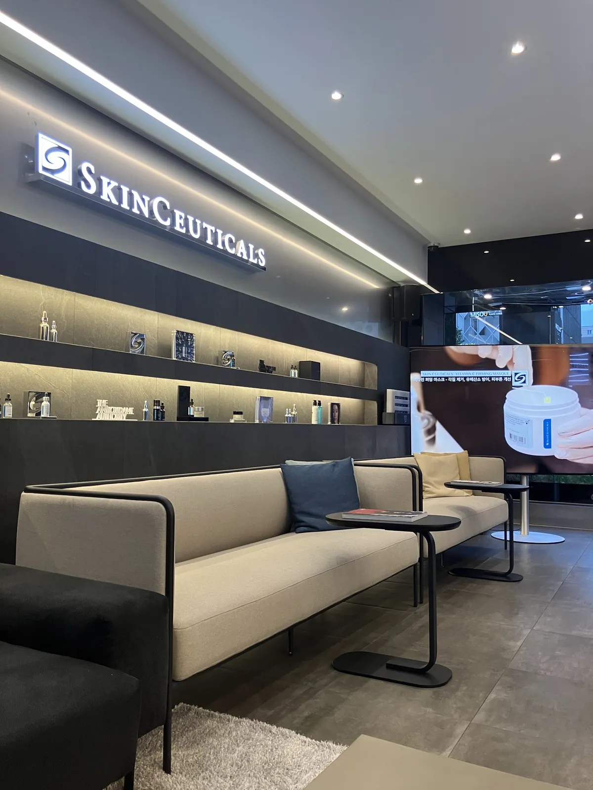 Page Lab Plastic Surgery - Sinnonhyeon Branch 照片 4